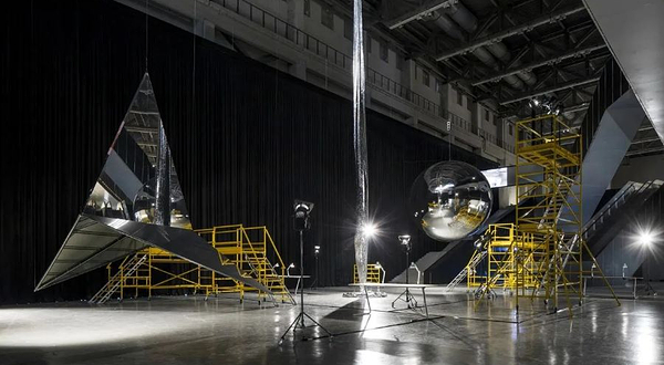 第15届上海双年展《花儿听到蜜蜂了吗？》