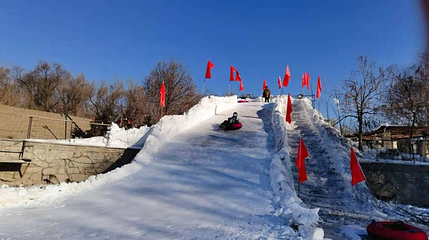 腾鳌滨河冰雪大世界第 1 张图片
