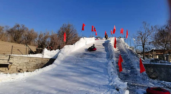 腾鳌滨河冰雪大世界