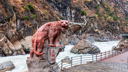 虎跳峡徒步路口第 1 张图片