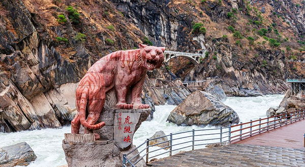 虎跳峡徒步路口