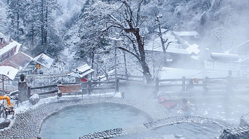海螺沟二号营地冰川温泉