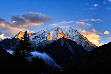 亚拉雪山风景区第 15 张图片
