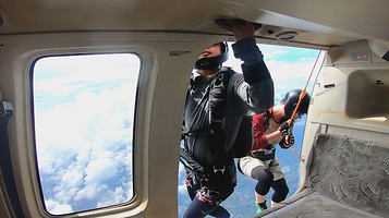 三亚海棠湾海景跳伞基地