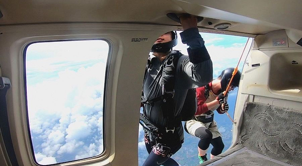 三亚海棠湾海景跳伞基地