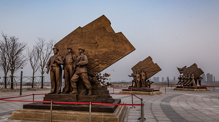建军雕塑广场第 1 张图片