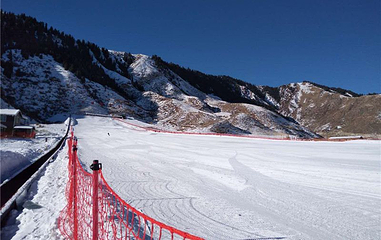 天山托峰滑雪场第 1 张图片