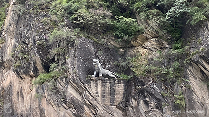 香格里拉虎跳峡景区-虎跳石第 2 张图片