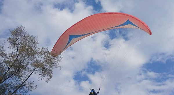 大鹏新区较场尾国际滑翔伞基地