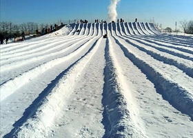 启梦冰雪乐园(九华山庄院内)