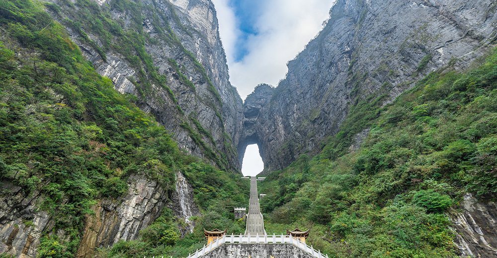 张家界天门山全景图图片