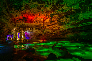 十二背后地下裂缝景区