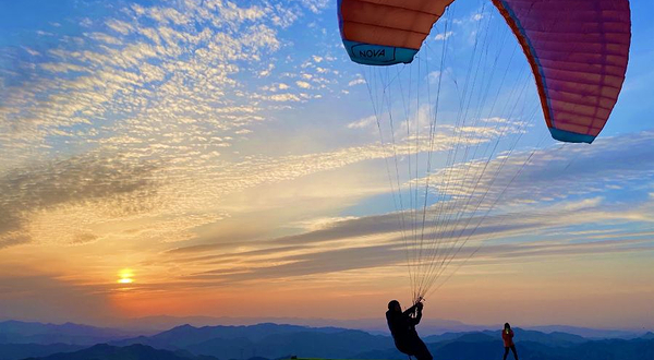 金顶飞行·莫干山滑翔伞中心