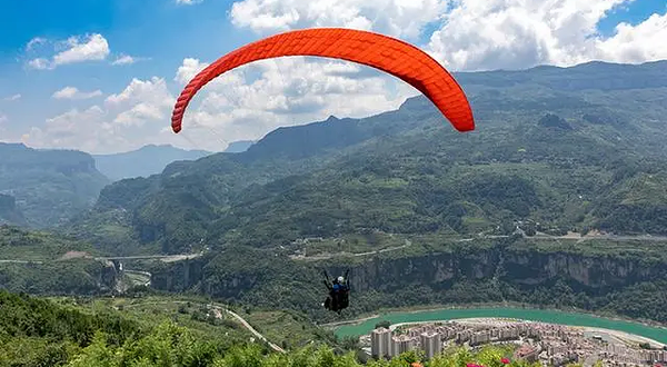 重庆金佛山滑翔伞飞行营地