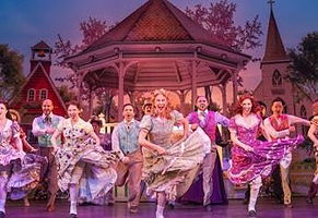 美国纽约 · 音乐剧《音乐魔法镇！》