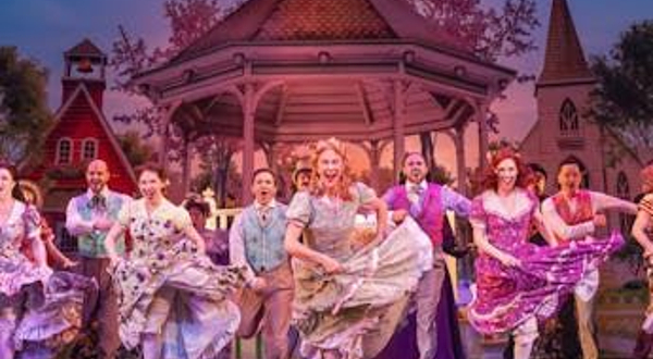 美国纽约 · 音乐剧《音乐魔法镇！》