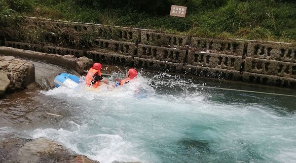 长兴龙川峡谷漂流