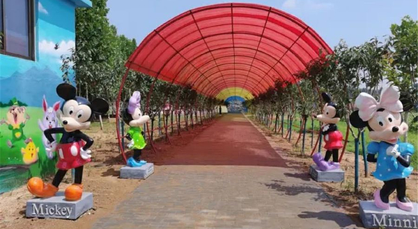 龙振庄园萌宠动物园