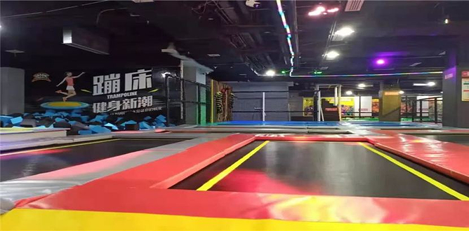 爱蹦蹦床lboom俱乐部(玺悦城店)