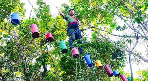 亚龙湾飞越雨林探险体验中心