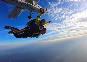 自由鹿跳伞俱乐部