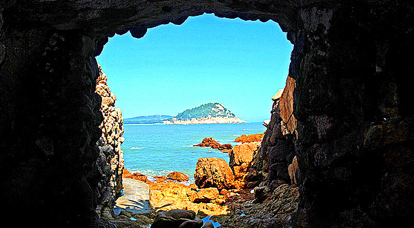 东山风动石景区