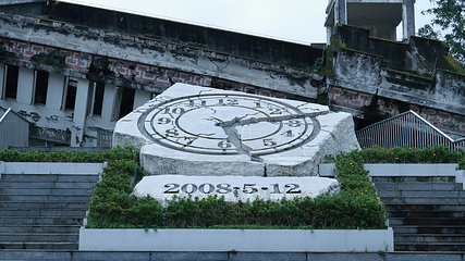 四川汶川特大地震漩口中学遗址第 4 张图片