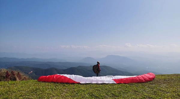 西双版纳天空怡人滑翔伞营地