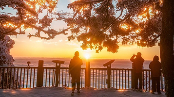 西岭雪山景区-日出观景平台