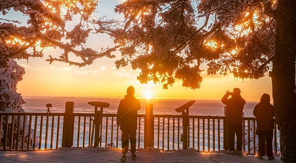 西岭雪山景区-日出观景平台