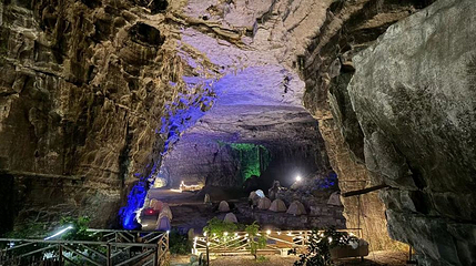 惠水穴居部落露营基地第 1 张图片