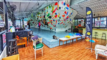 阳朔岩邦攀岩馆(新西街河边步行街店)