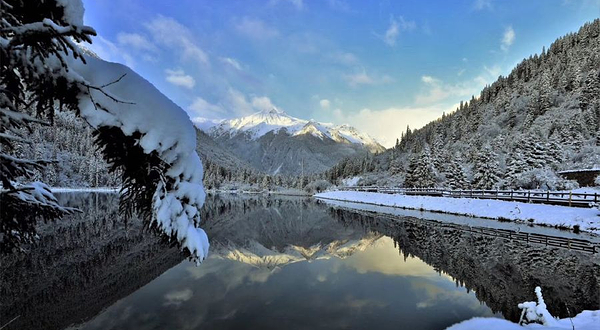 达古冰川风景名胜区-情人滩
