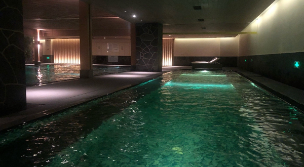 拉唯那那间温泉