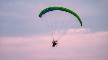 绿色九郎锋飞飞行基地
