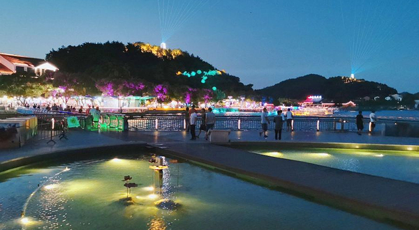 宁波东钱湖夜猫子旅游夜市