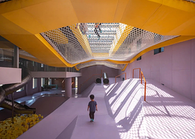 暖亲家庭成长中心