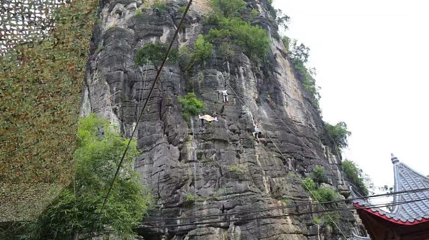 瑞士奶酪岩场第 1 张图片