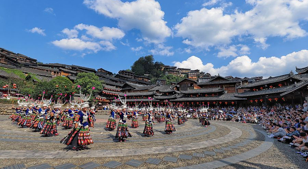 苗族原生态歌舞表演