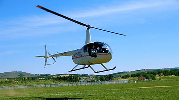信马由缰直升机飞行基地