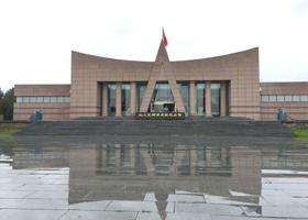 王震将军率师开发北大荒纪念碑