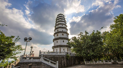 白塔山景区第 1 张图片