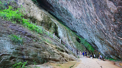 虎啸岩第 1 张图片