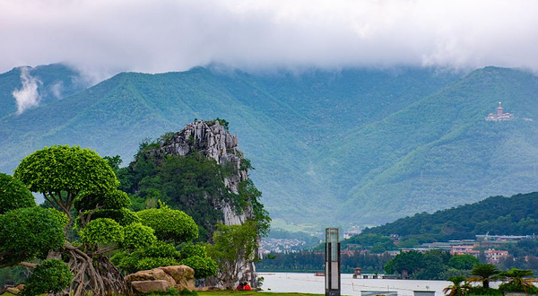 七星岩东门广场