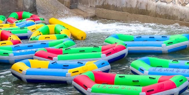 十渡莲花山峡谷漂流
