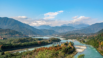 都江堰景区鱼嘴分水堤