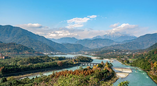 都江堰景区鱼嘴分水堤