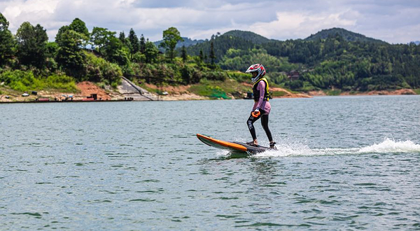 东江湖逸景冲浪