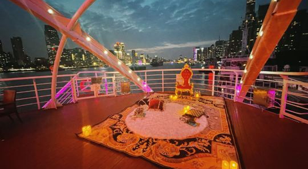 黄浦江“烛光音乐会”主题游船