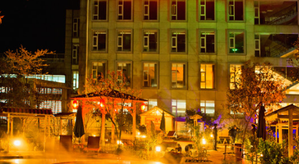 华生·温泉酒店(峨眉山高铁站店)